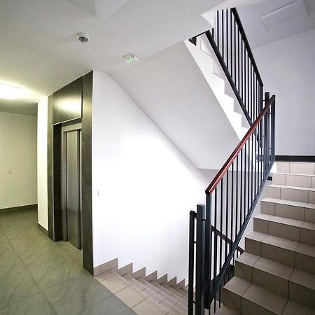 Airport Okecie Klobucka P&O Serviced Apartments Warschau Exterior foto