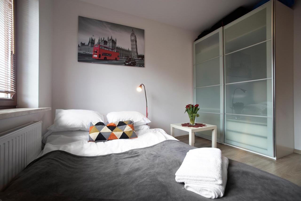 Airport Okecie Klobucka P&O Serviced Apartments Warschau Exterior foto