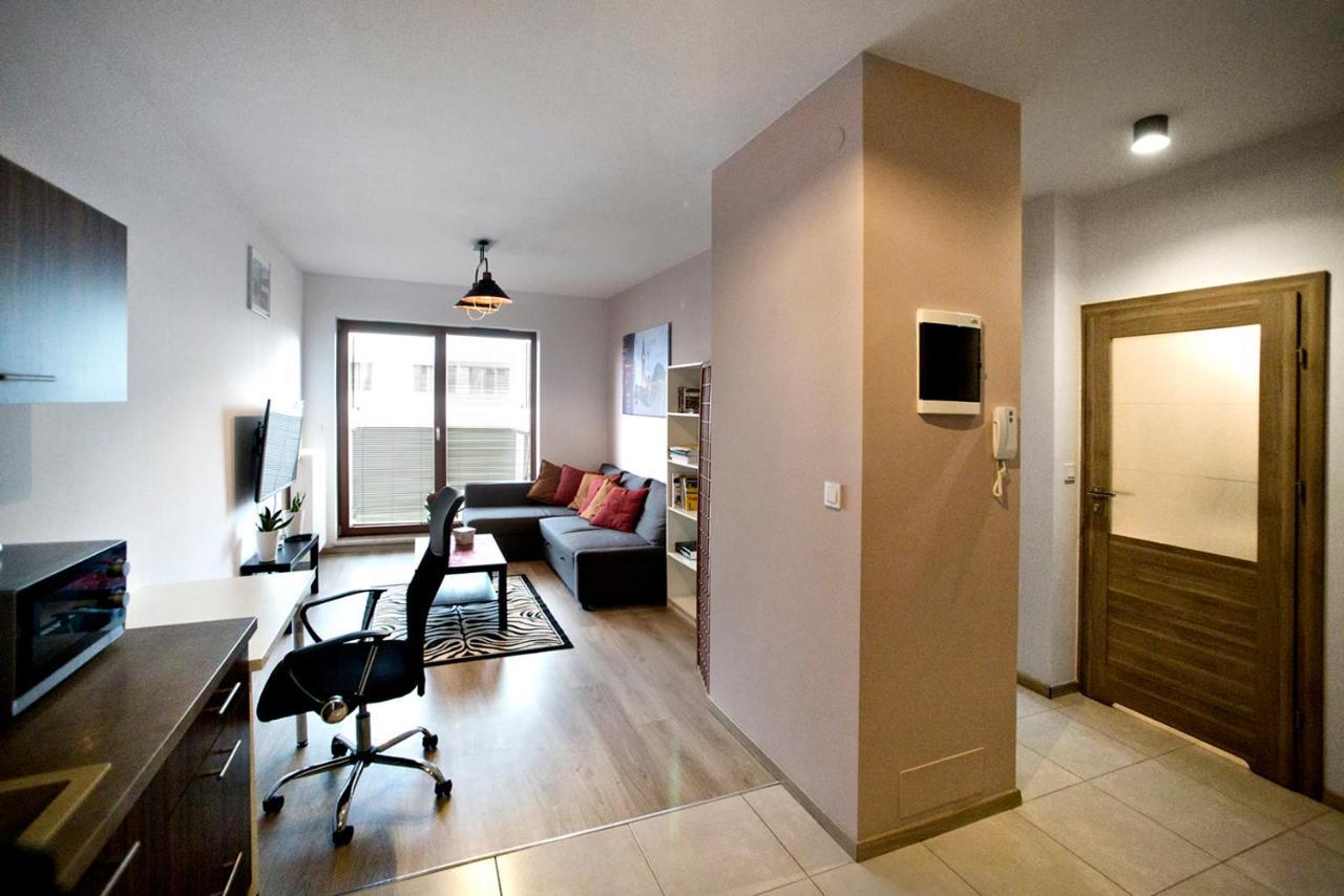 Airport Okecie Klobucka P&O Serviced Apartments Warschau Exterior foto