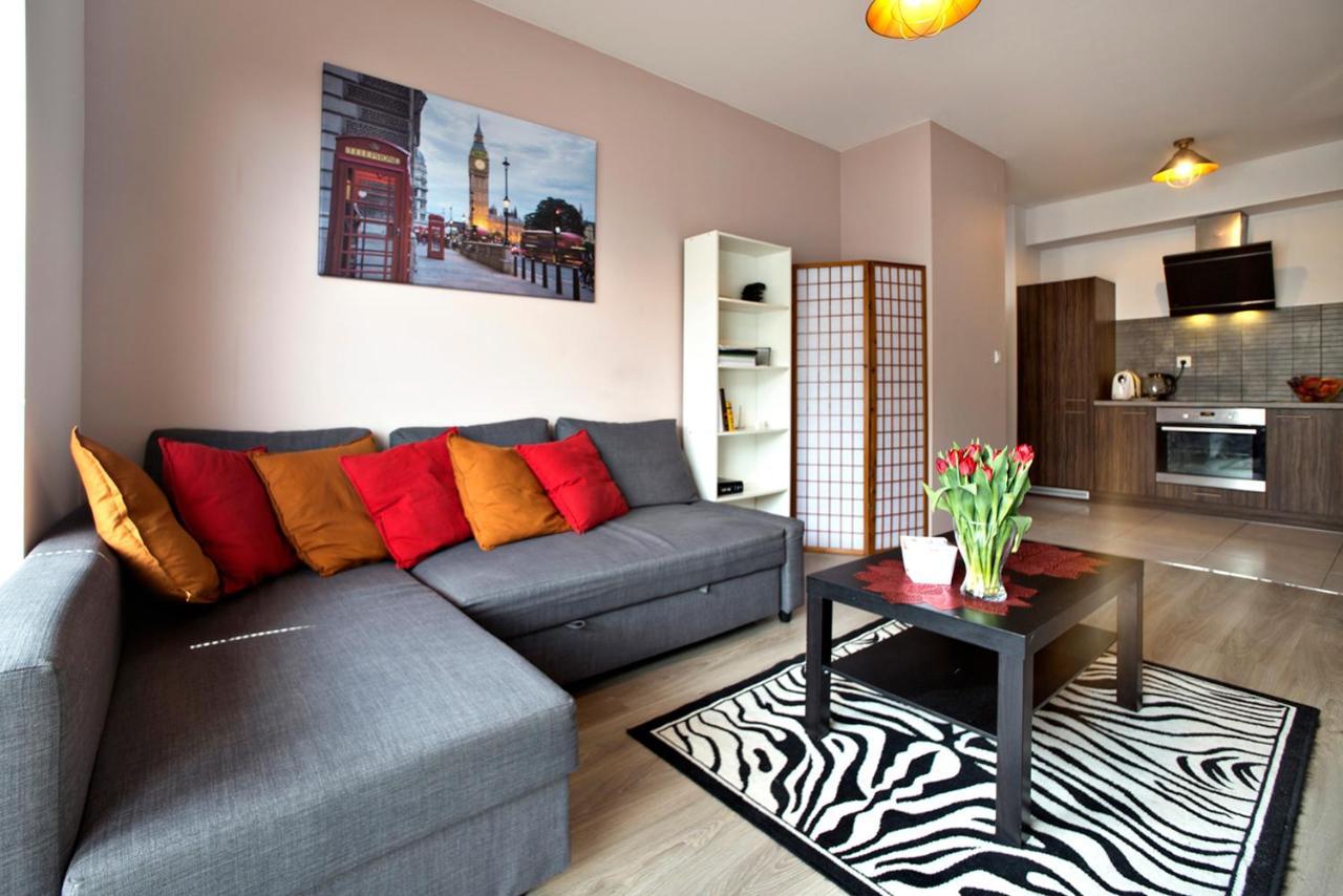 Airport Okecie Klobucka P&O Serviced Apartments Warschau Exterior foto