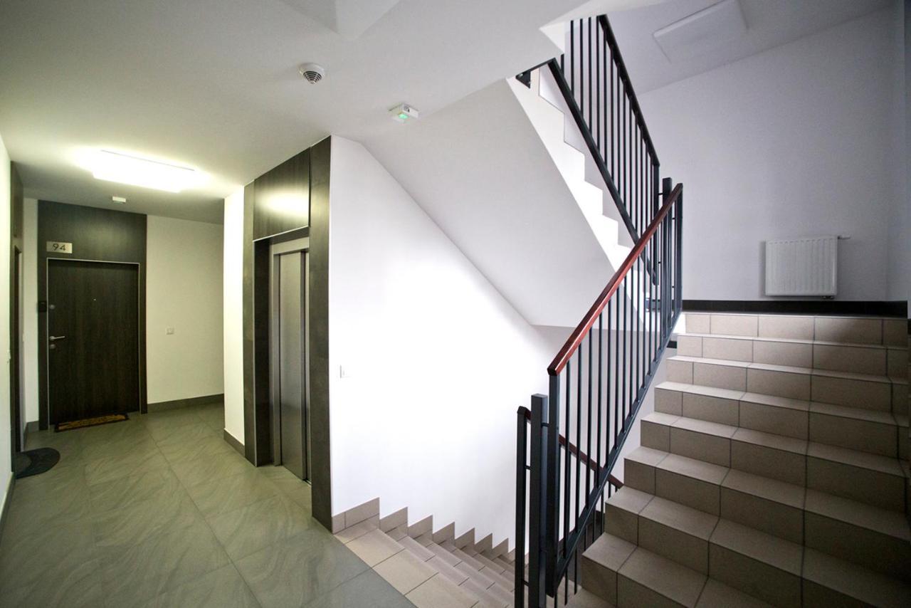 Airport Okecie Klobucka P&O Serviced Apartments Warschau Exterior foto
